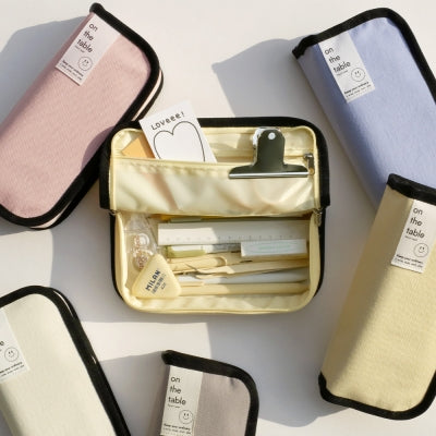on the table 筆袋（Line）