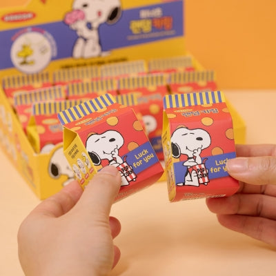 Snoopy 隨機鎖匙扣套裝（12 件）